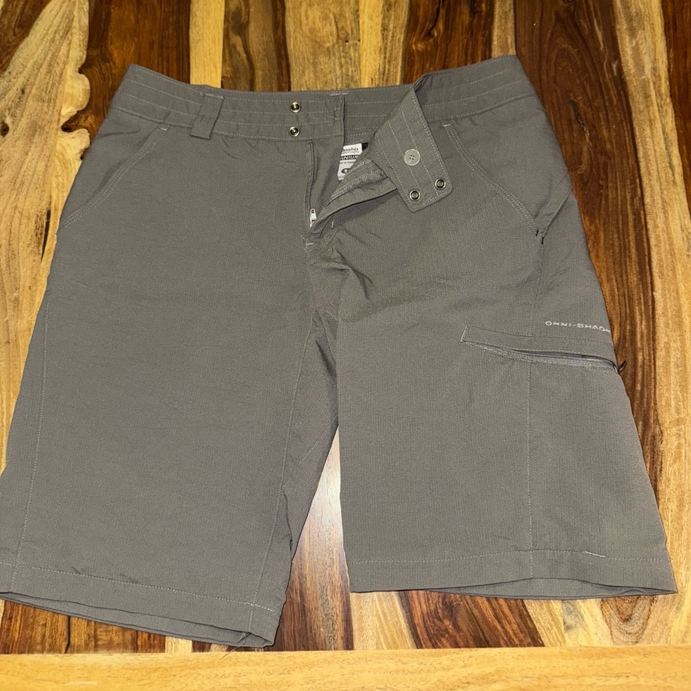 Columbia Women's Gray Bermudas